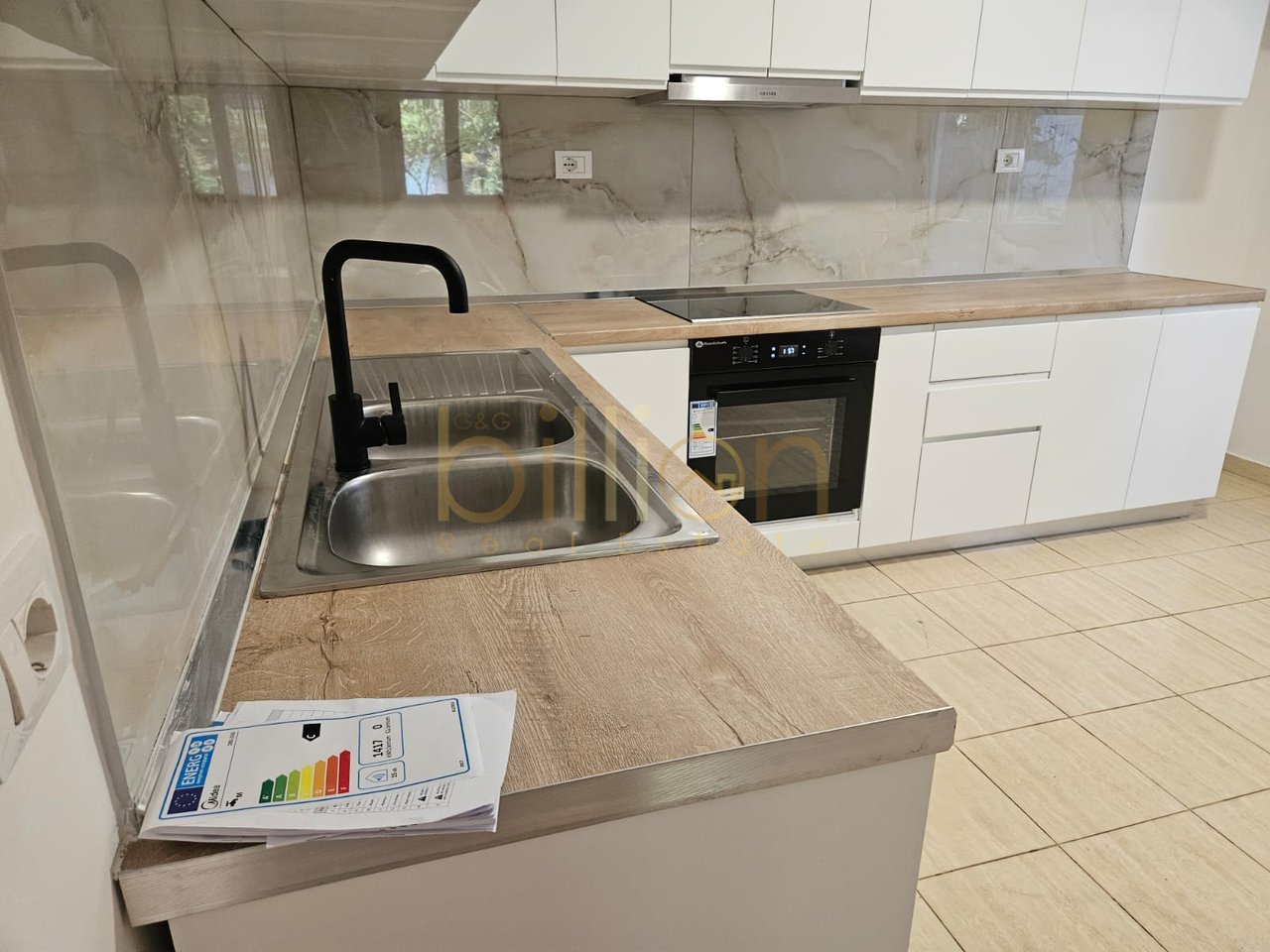 JEPET ME QIRA APARTAMENT 2+1+VEND PARKIMI,LAPRAKE