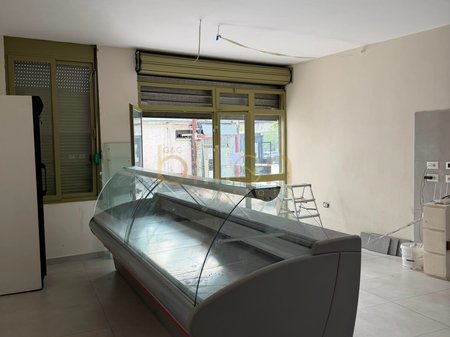 AFFITTASI AMBIENTE 100 M² PRESSO IL BOULEVARD ZOGU I