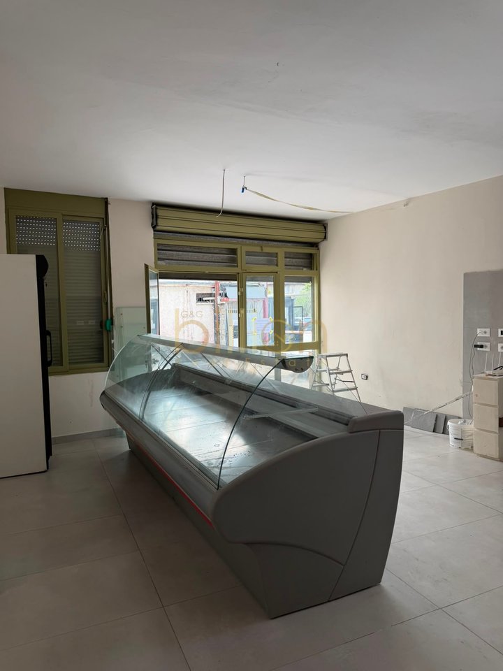 AFFITTASI AMBIENTE 100 M² PRESSO IL BOULEVARD ZOGU I