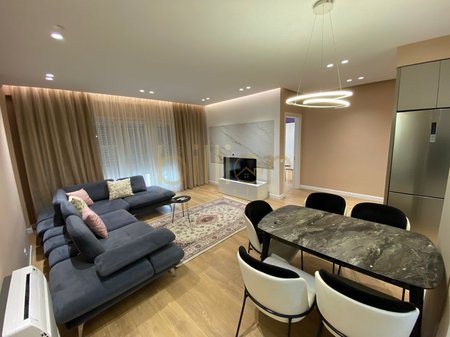 JEPET ME QIRA APARTAMENT 2+1  NE QENDER