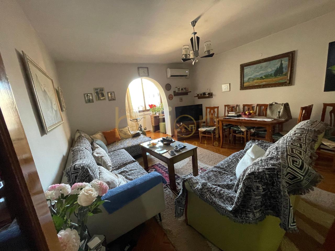 SHITET APARTAMENT 2+1 NE UNAZE TE VOGEL