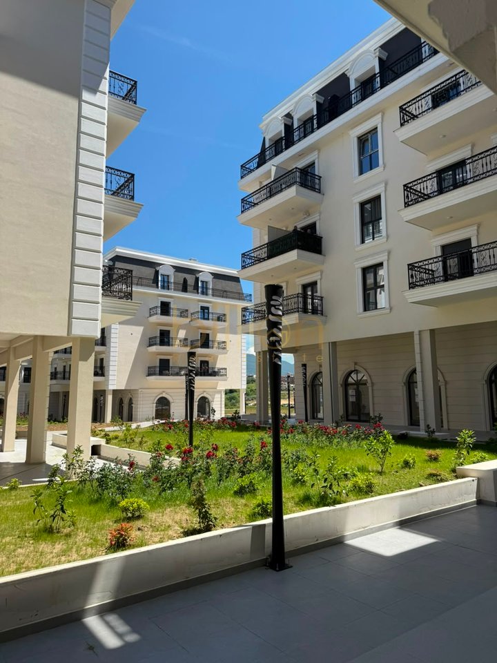 VENDESI APPARTAMENTO 1+1 +POSTO AUTO RESIDENZA PORTA TIRANA NUOVA