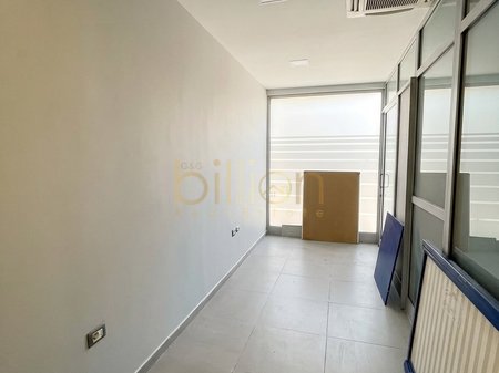 LOCALE COMMERCIALE IN VENDITA, VIA KAVAJES, CONDOR CENTER