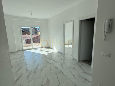 APARTAMENT 1+1 ME QERA, KOMPLEKSI AURA, RR.DRITAN HOXHA,