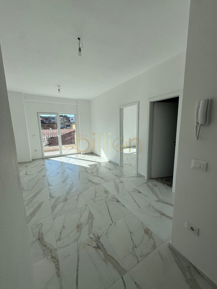 APARTAMENT 1+1 ME QERA, KOMPLEKSI AURA, RR.DRITAN HOXHA,