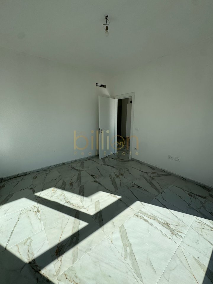 APARTAMENT 1+1 ME QERA, KOMPLEKSI AURA, RR.DRITAN HOXHA,