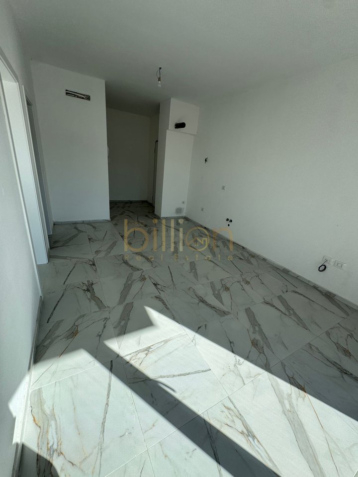 APARTAMENT 1+1 ME QERA, KOMPLEKSI AURA, RR.DRITAN HOXHA,
