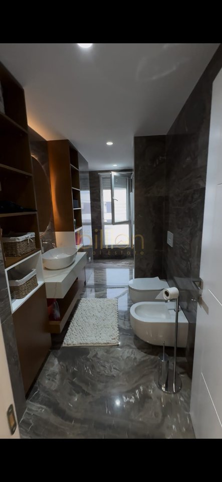 SHITET PENTHOUSE – RRUGA 5 MAJI