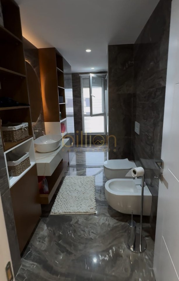 SHITET PENTHOUSE – RRUGA 5 MAJI