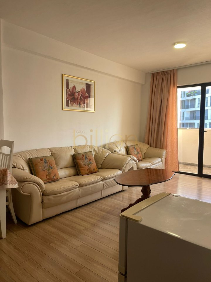 SHITET APARTAMENT 3+1+2 NË RRUGEN  5 MAJI