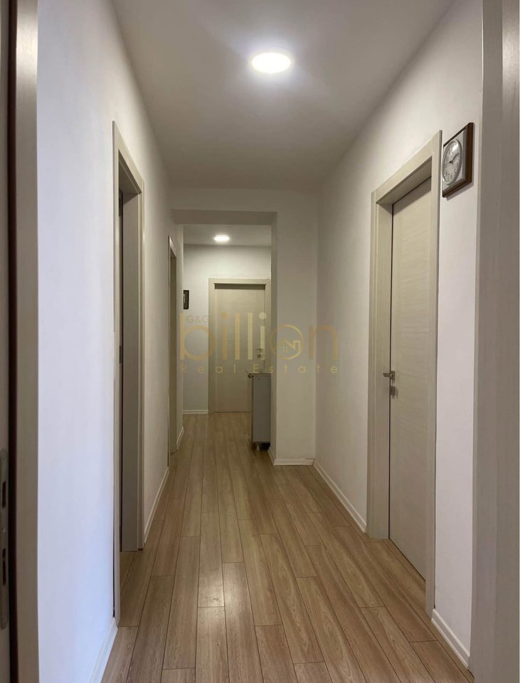 SHITET APARTAMENT 3+1+2 NË RRUGEN  5 MAJI