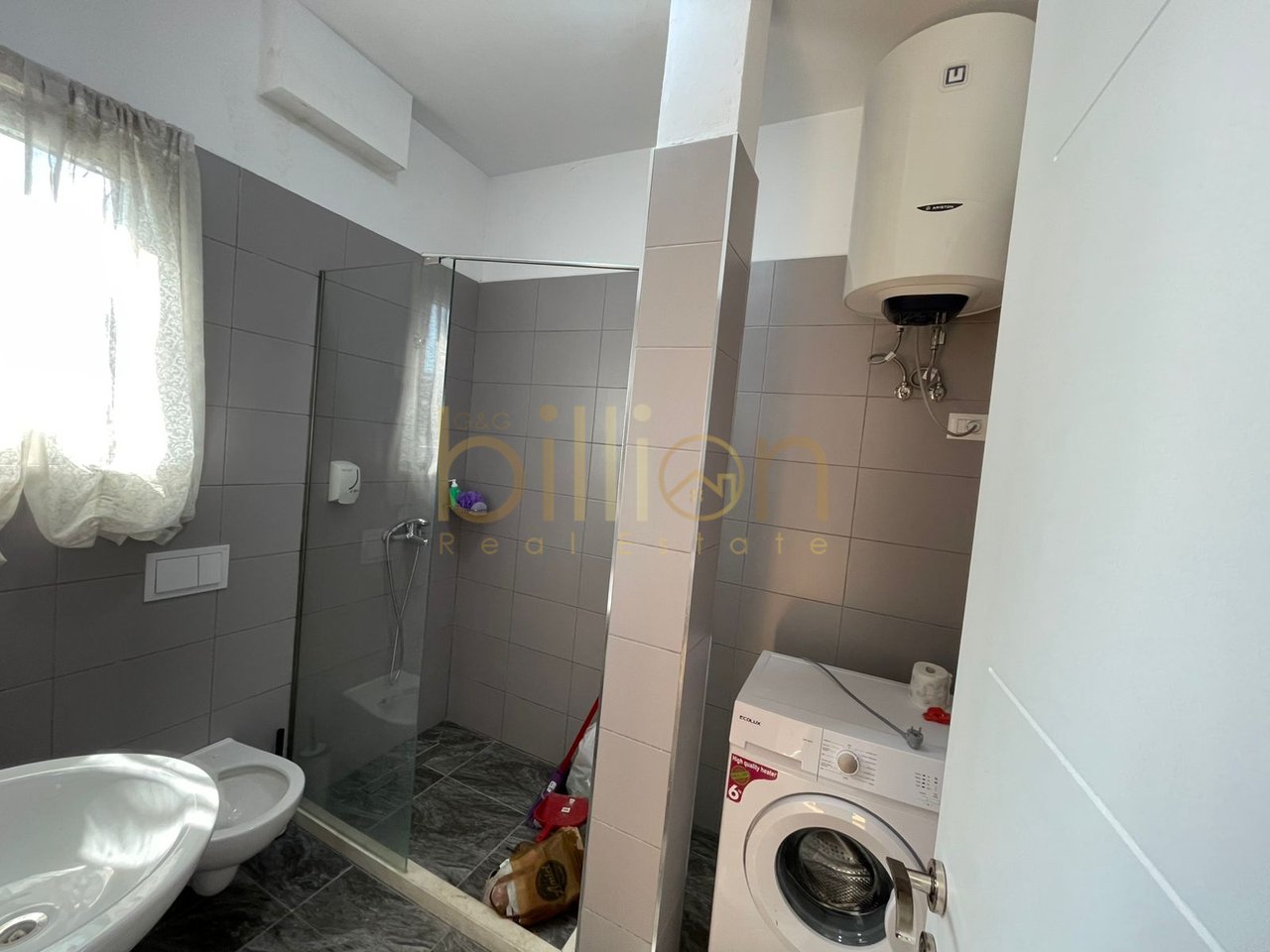 APPARTAMENTO 2+1+2 IN VENDITA VICINO AL KRISTAL CENTER!