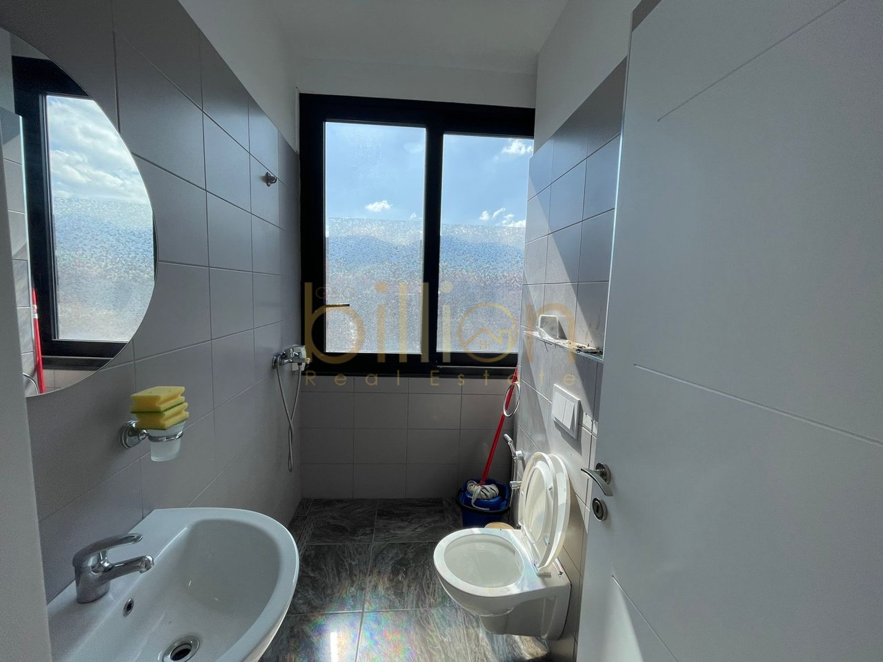APPARTAMENTO 2+1+2 IN VENDITA VICINO AL KRISTAL CENTER!