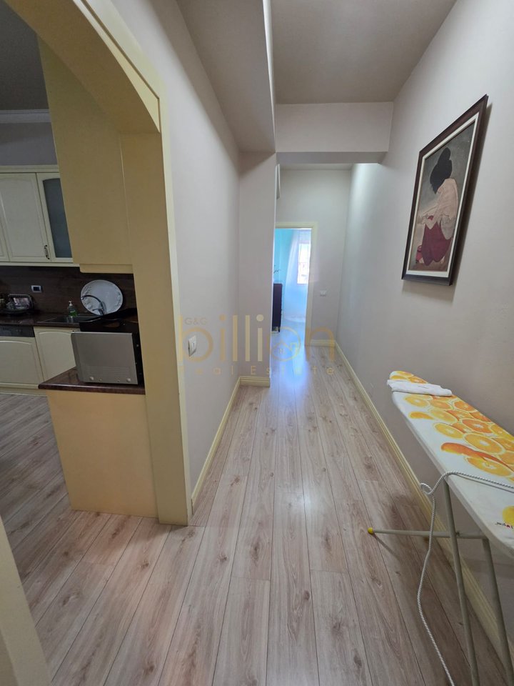 SHITET APARTAMENT 3+1+2 TUALETE RRUGA E KAVAJES