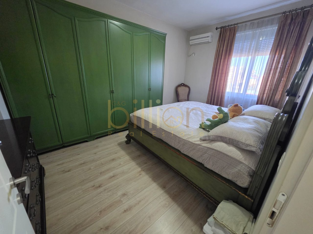 SHITET APARTAMENT 3+1+2 TUALETE RRUGA E KAVAJES