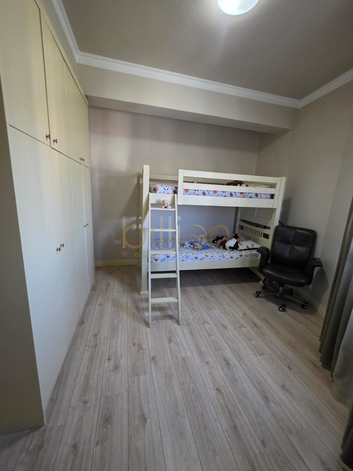 SHITET APARTAMENT 3+1+2 TUALETE RRUGA E KAVAJES