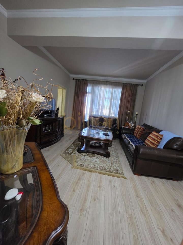 SHITET APARTAMENT 3+1+2 TUALETE RRUGA E KAVAJES
