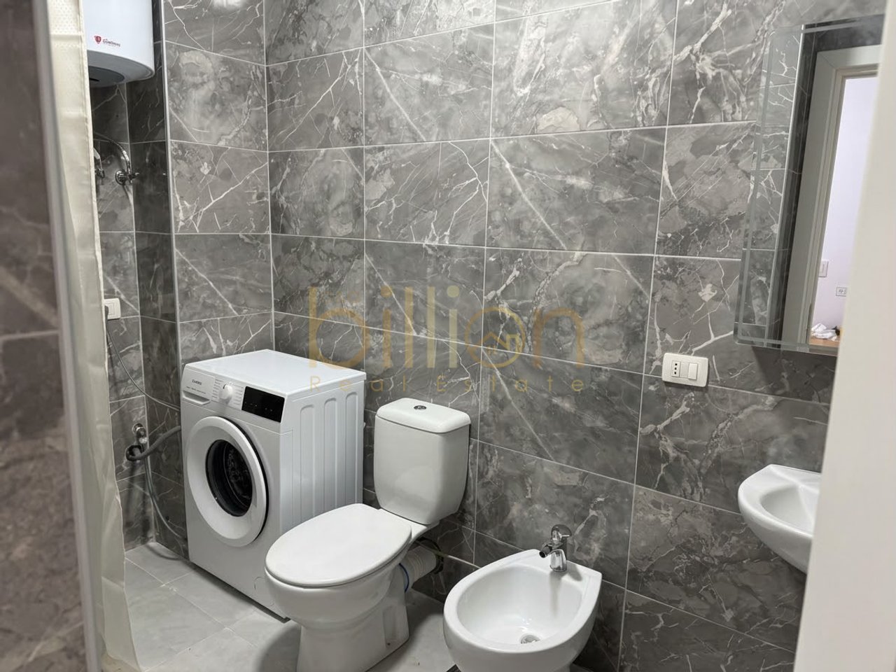 QIRA,APARTAMENT 2+1 TEK RRUGA E DIBRES