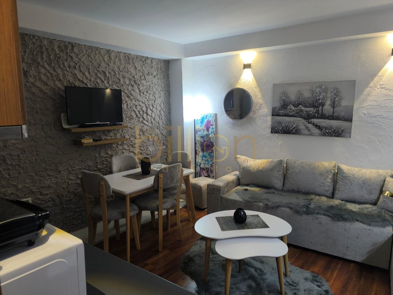 FOR RENT 1ST FLOOR, PRIVATE VILLA NEAR WHOLESALE, IN THE CENTER