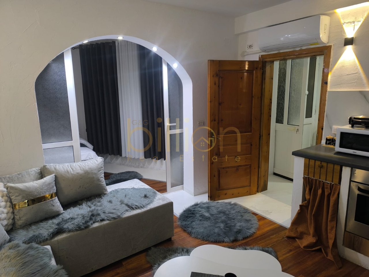 FOR RENT 1ST FLOOR, PRIVATE VILLA NEAR WHOLESALE, IN THE CENTER
