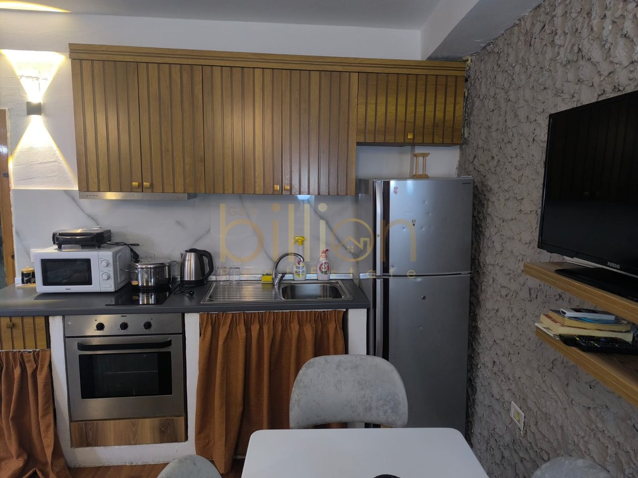 FOR RENT 1ST FLOOR, PRIVATE VILLA NEAR WHOLESALE, IN THE CENTER