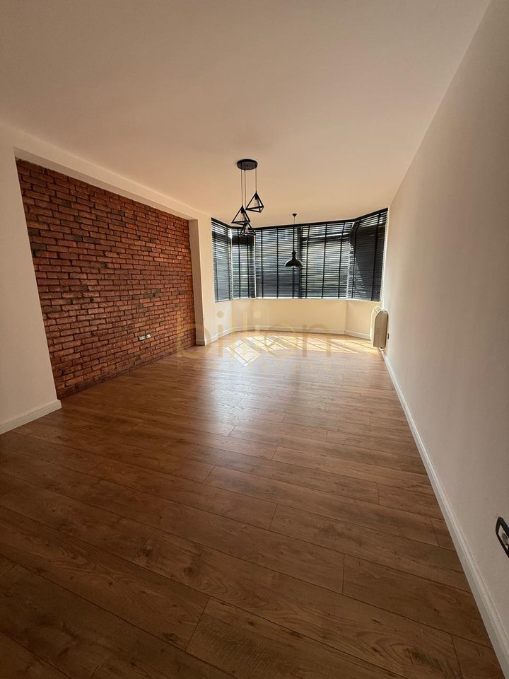JEPET ME QIRA,APARTAMENT 2+1+2 TEK KOMUNA E PARISIT