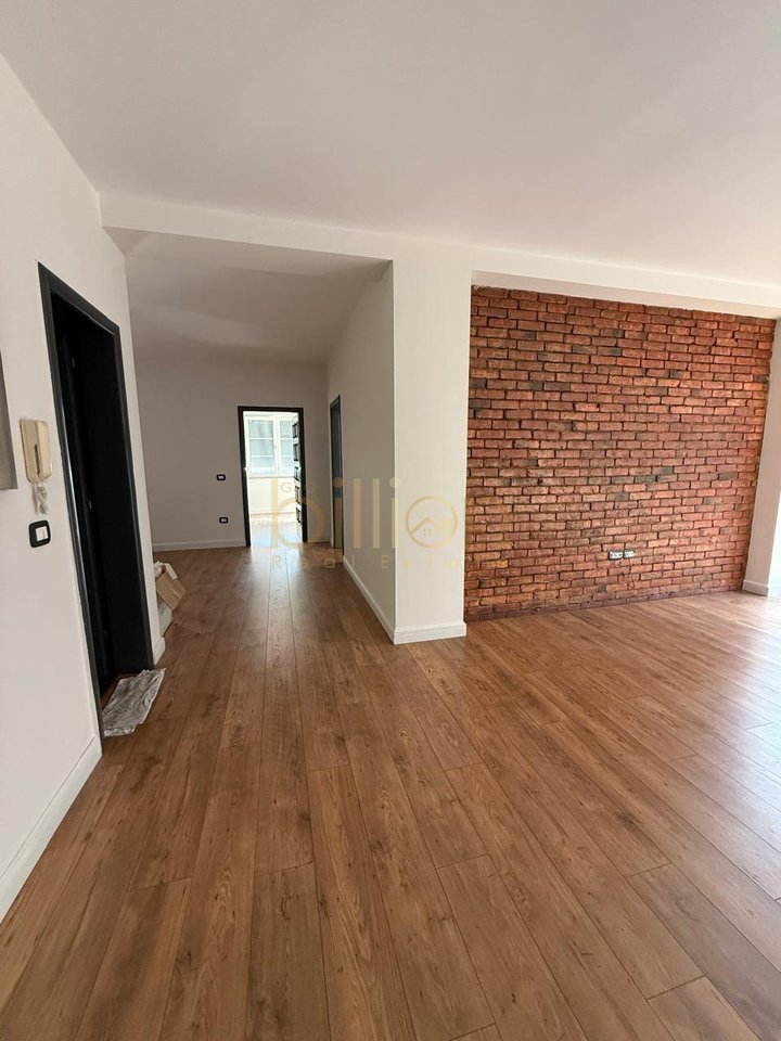 JEPET ME QIRA,APARTAMENT 2+1+2 TEK KOMUNA E PARISIT