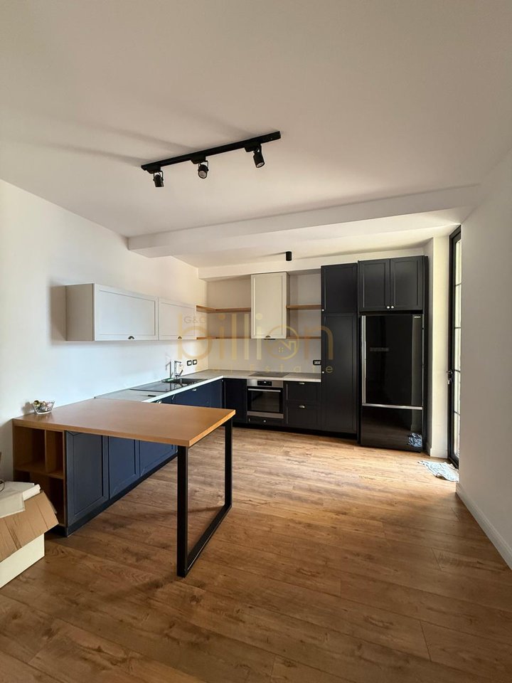 JEPET ME QIRA,APARTAMENT 2+1+2 TEK KOMUNA E PARISIT