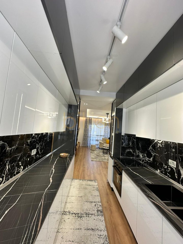 APARTAMENT 2+1 PER SHITJE TEK PALLATI ME SHIGJETA