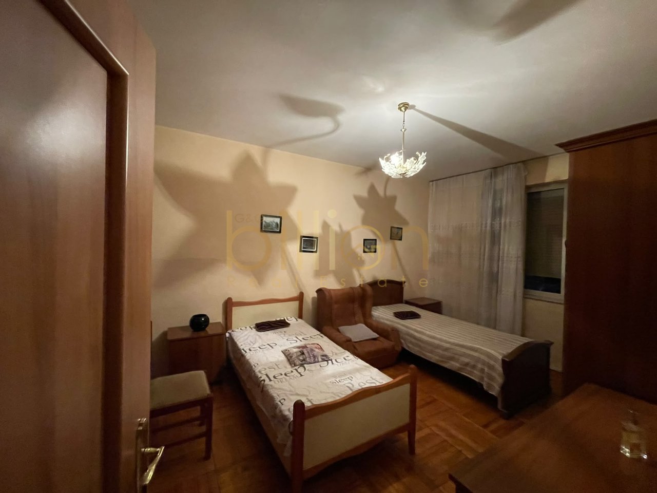 JEPET ME QIRA,APARTAMENT 2+1 TEK 21 DHJETORI