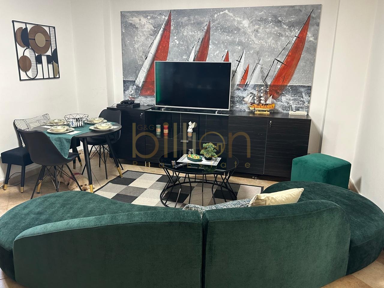 JEPET ME QIRA APARTAMENT 2+1 NË QENDËR