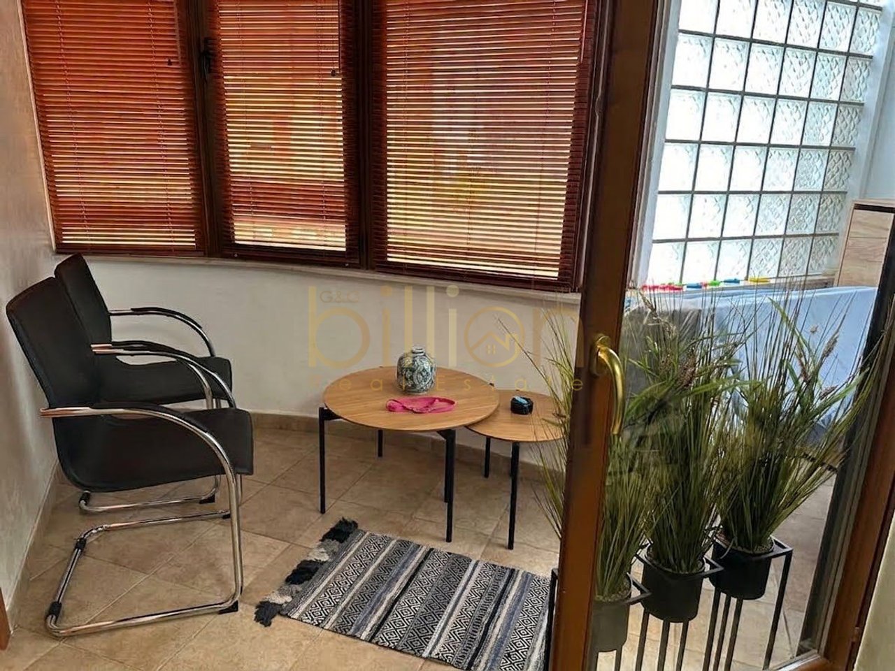 JEPET ME QIRA APARTAMENT 2+1 NË QENDËR