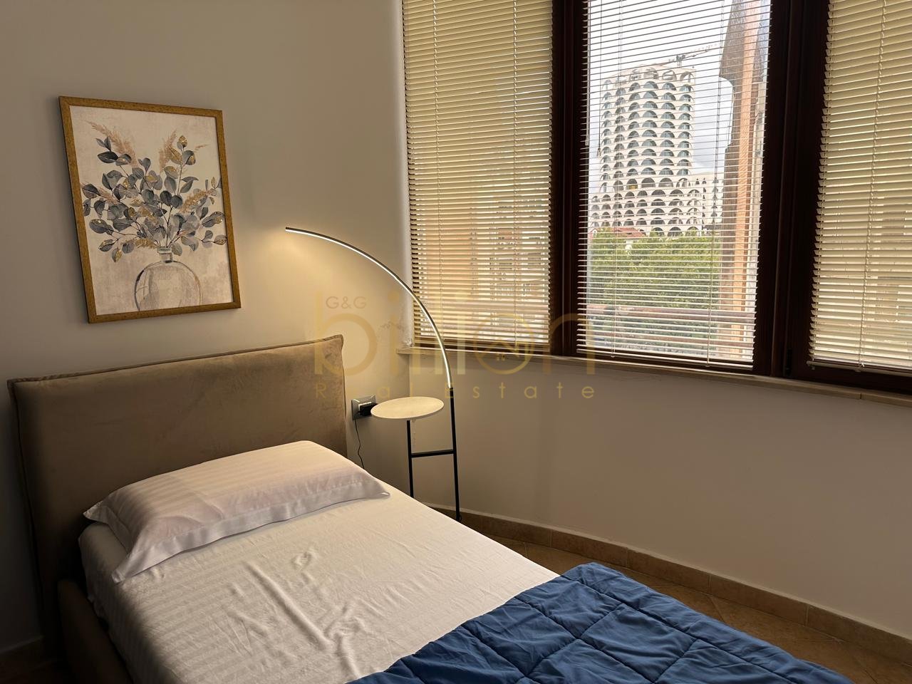 JEPET ME QIRA APARTAMENT 2+1 NË QENDËR