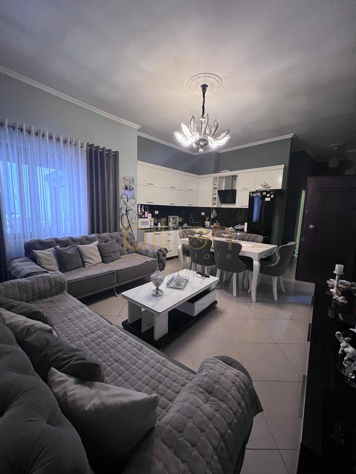 SHITET APARTAMENT 2+1+2,UNAZA E RE,ASTIR
