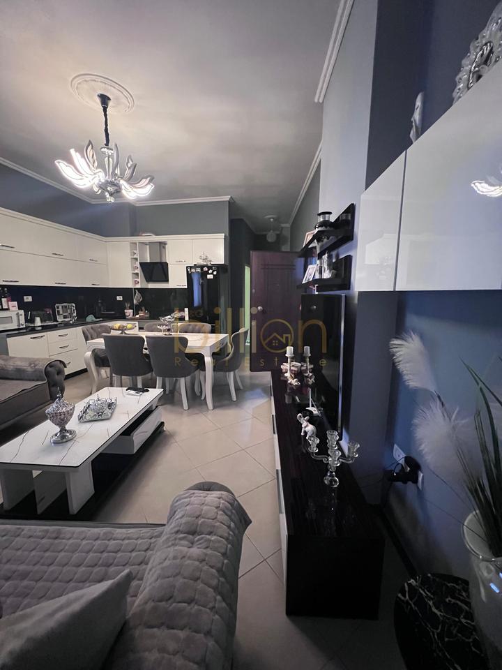 SHITET APARTAMENT 2+1+2,UNAZA E RE,ASTIR