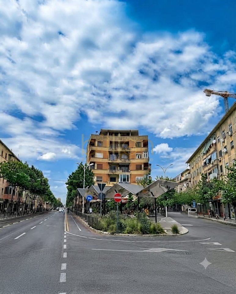 BUSINESS PREMISES FOR RENT – DURRËSIT ROAD, near Flora Cafe