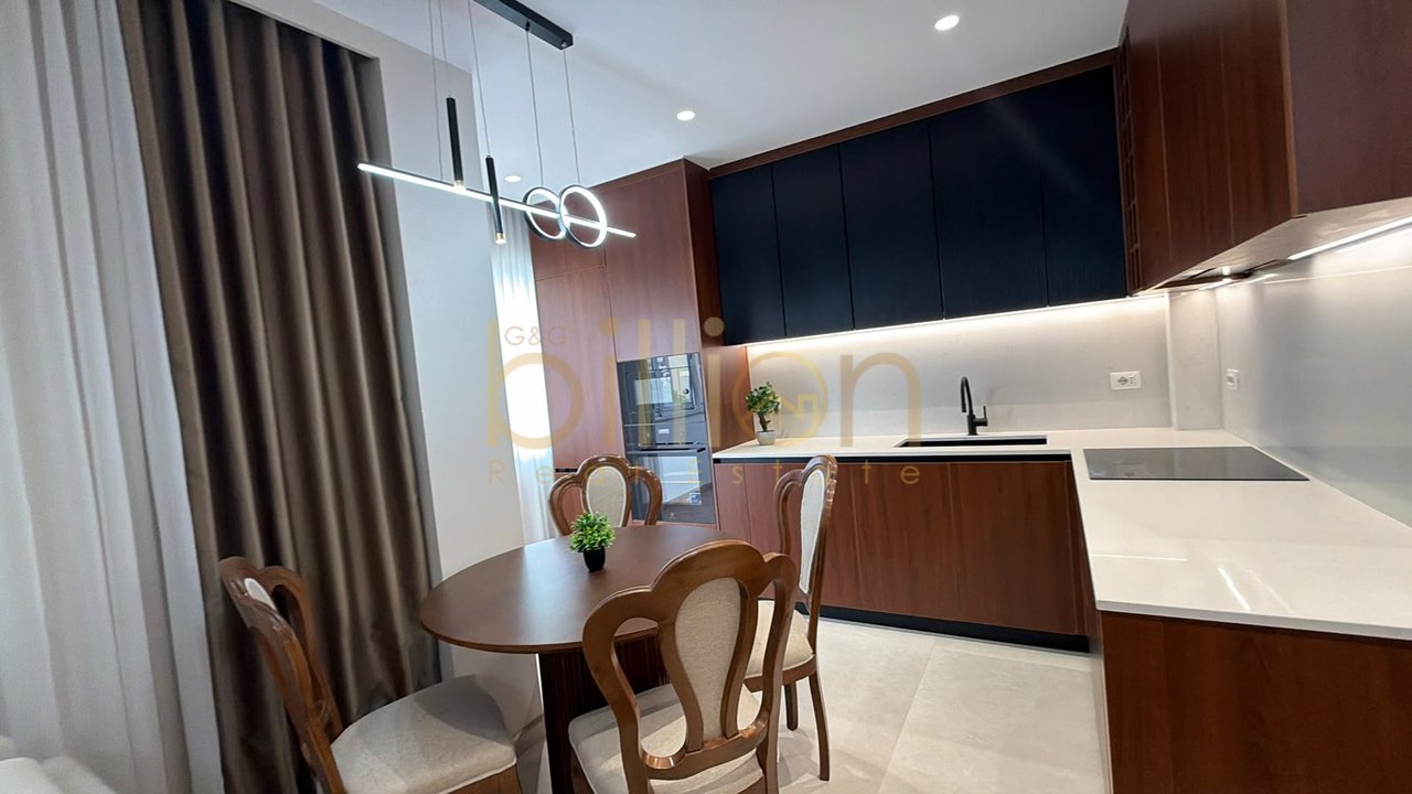 SHITET APARTAMENT 2+1+2 ,TEK RRUGA MINE PEZA