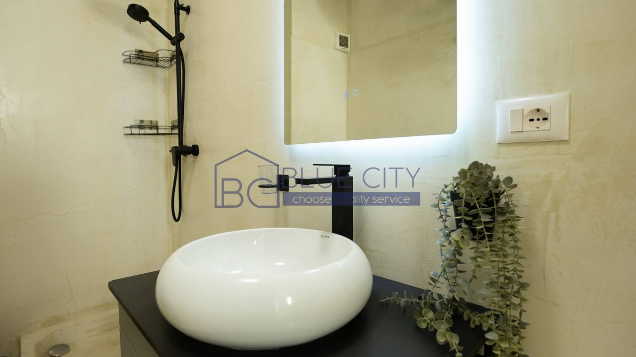 JEPET ME QIRA APARTAMENT 1+1 TEK HOTEL PALACE, PLAZH