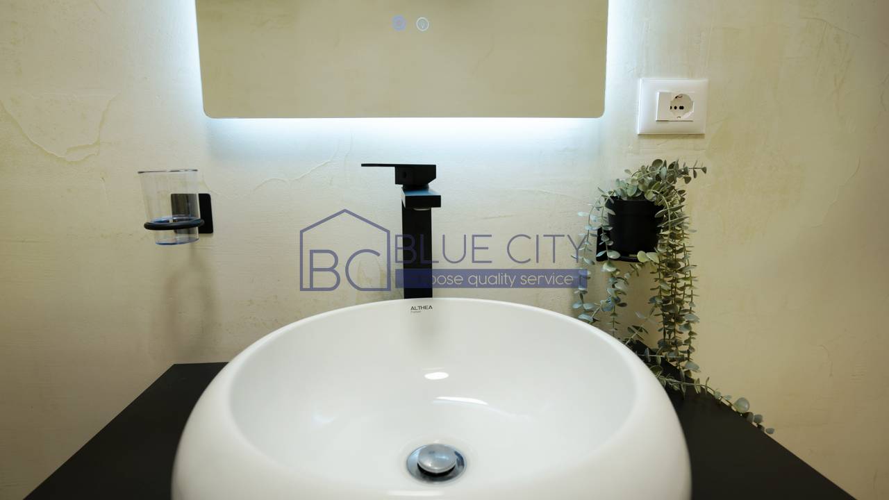 JEPET ME QIRA APARTAMENT 1+1 TEK HOTEL PALACE, PLAZH