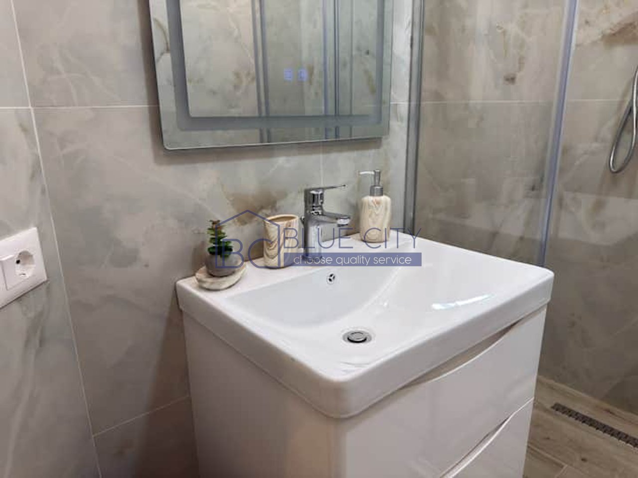 JEPET ME QIRA APARTAMENT ME PAMJE DETI,PLAZH,DURRES!