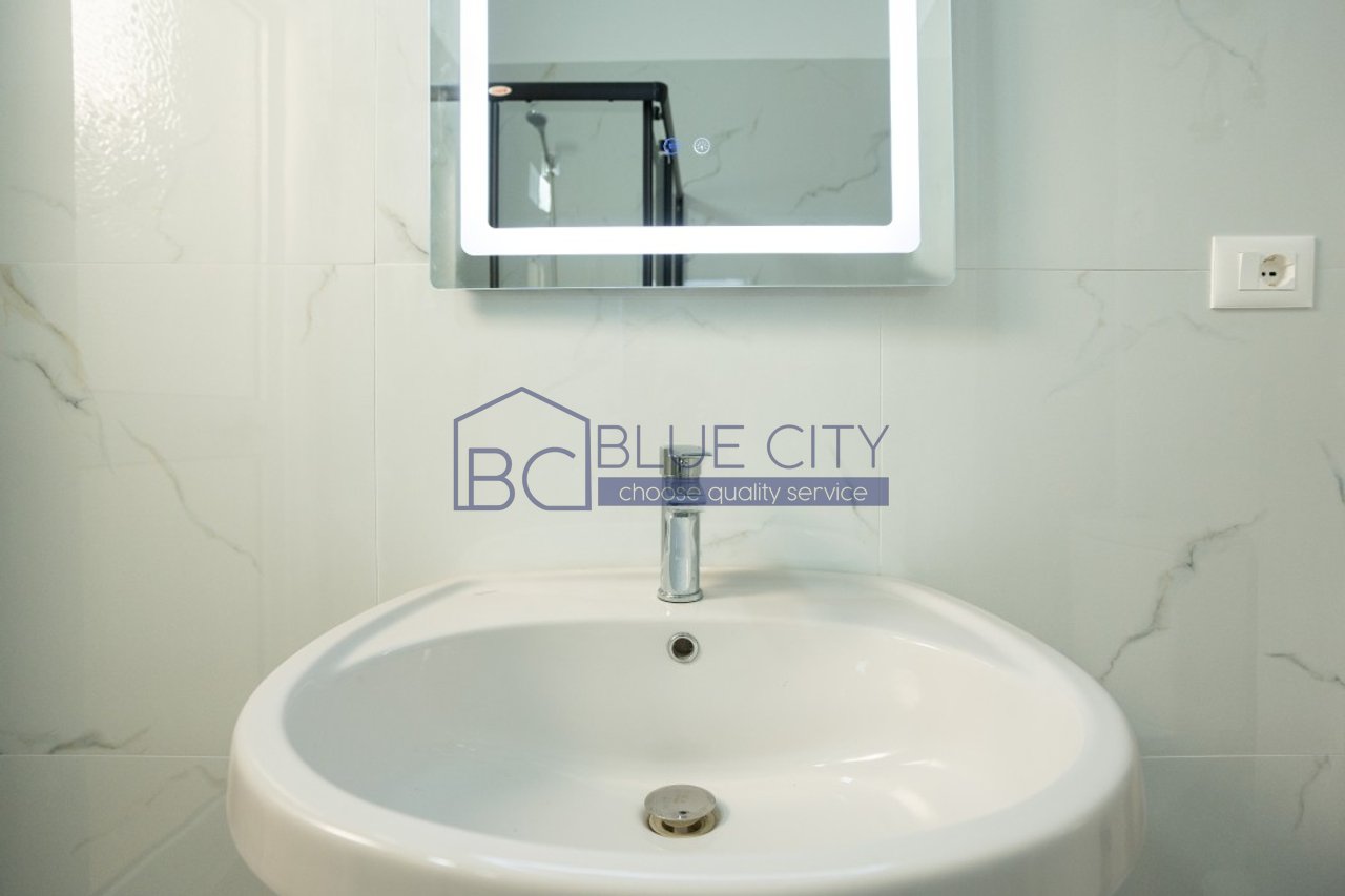 JEPET ME QIRA APARTAMENT 1+1 PRANE PALACE HOTEL NE PLAZH