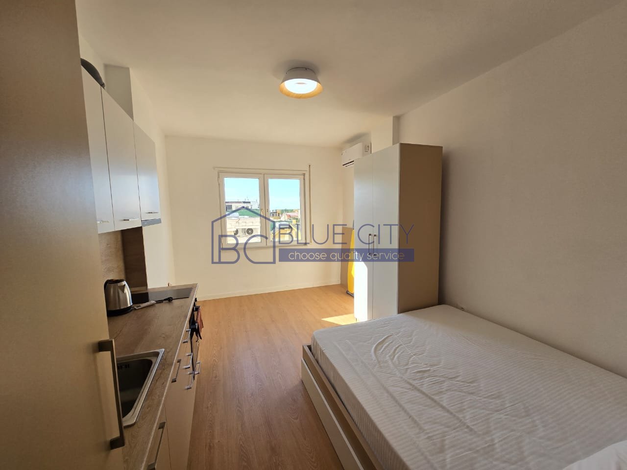 JEPET ME QIRA GARSONIERE TEK SHKEMBI KAVAJES!