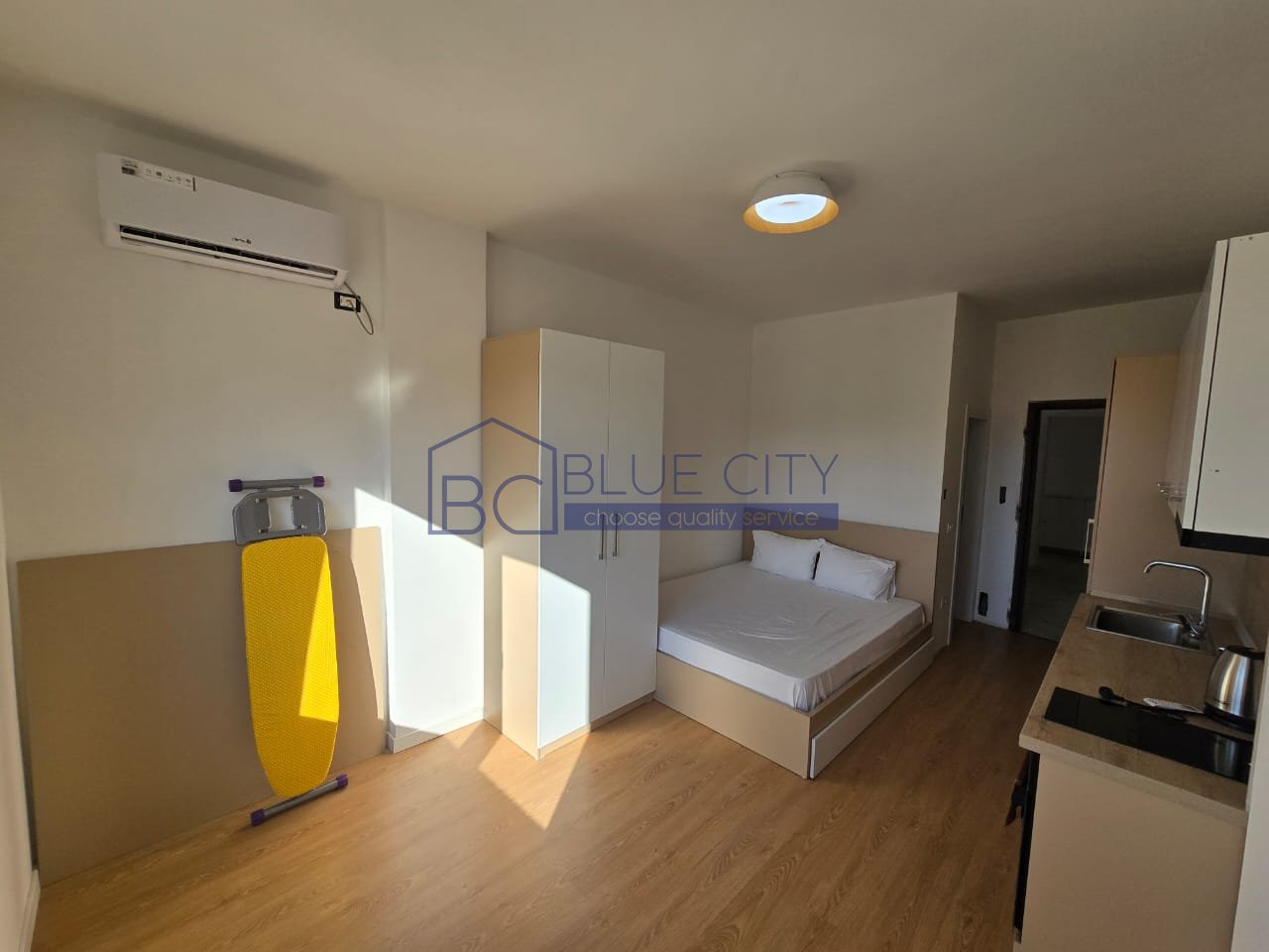 JEPET ME QIRA GARSONIERE TEK SHKEMBI KAVAJES!