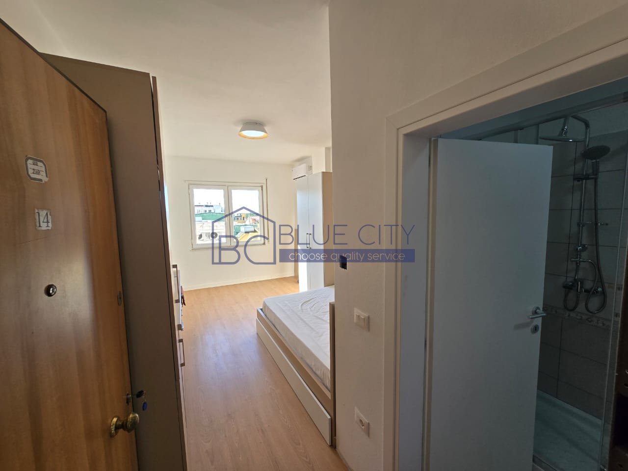 JEPET ME QIRA GARSONIERE TEK SHKEMBI KAVAJES!