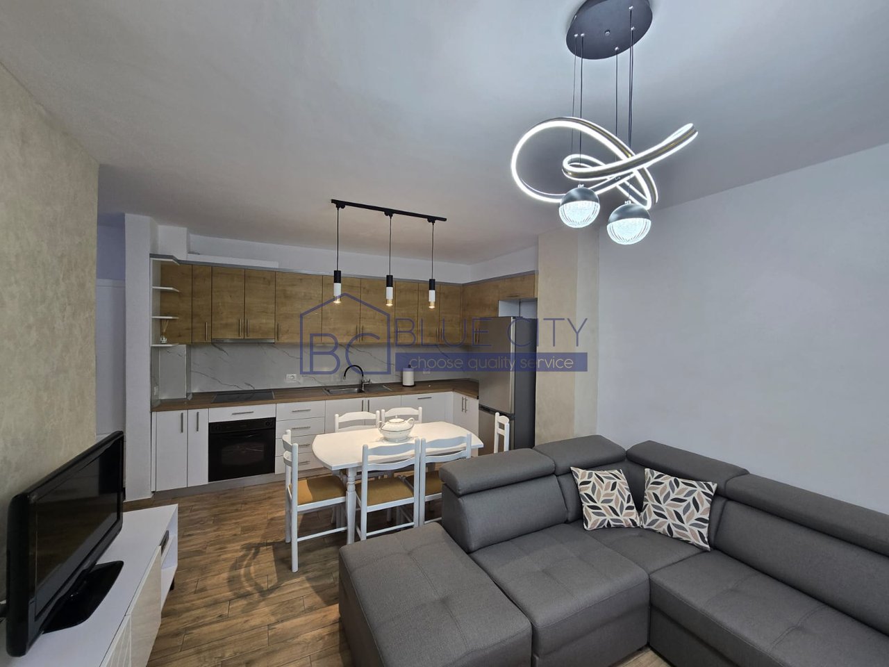 JEPET ME QIRA APARTAMENT 1+1 VIJE E DYTE NE PLAZH!