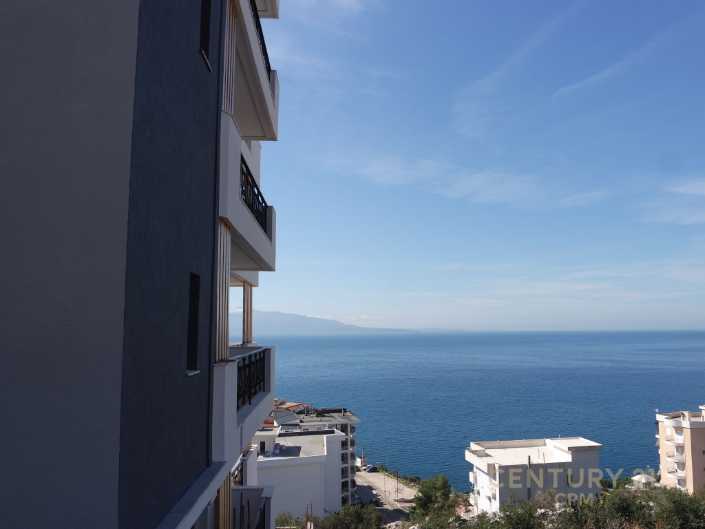 SHESIM APARTAMENT LUXURY 2+1 NE SARANDE, ME PAMJE NGA DETI. Century