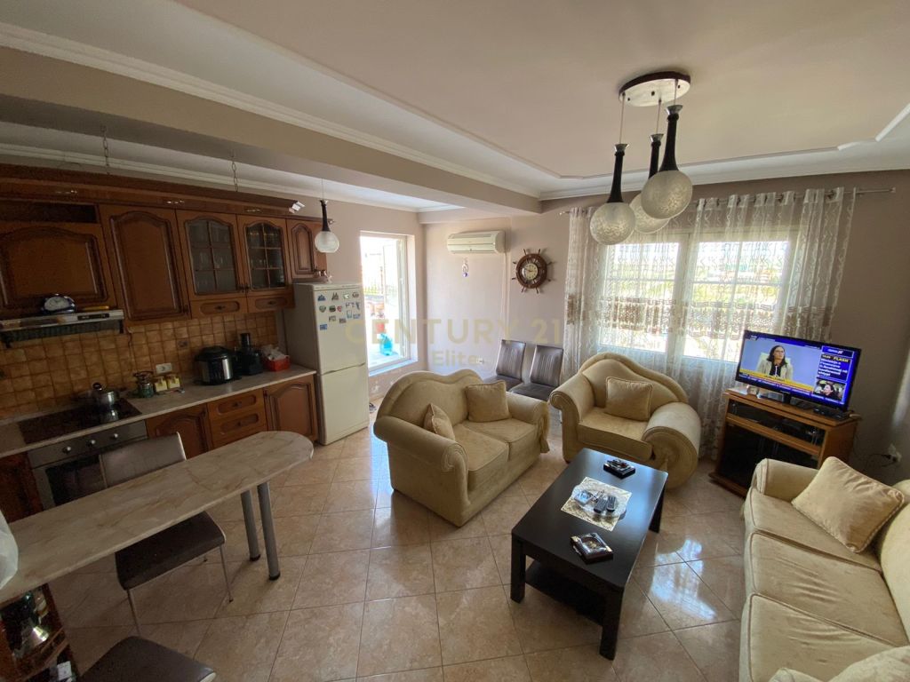 Apartament ne shitje te Stacioni Trenit. Century 21 Albania