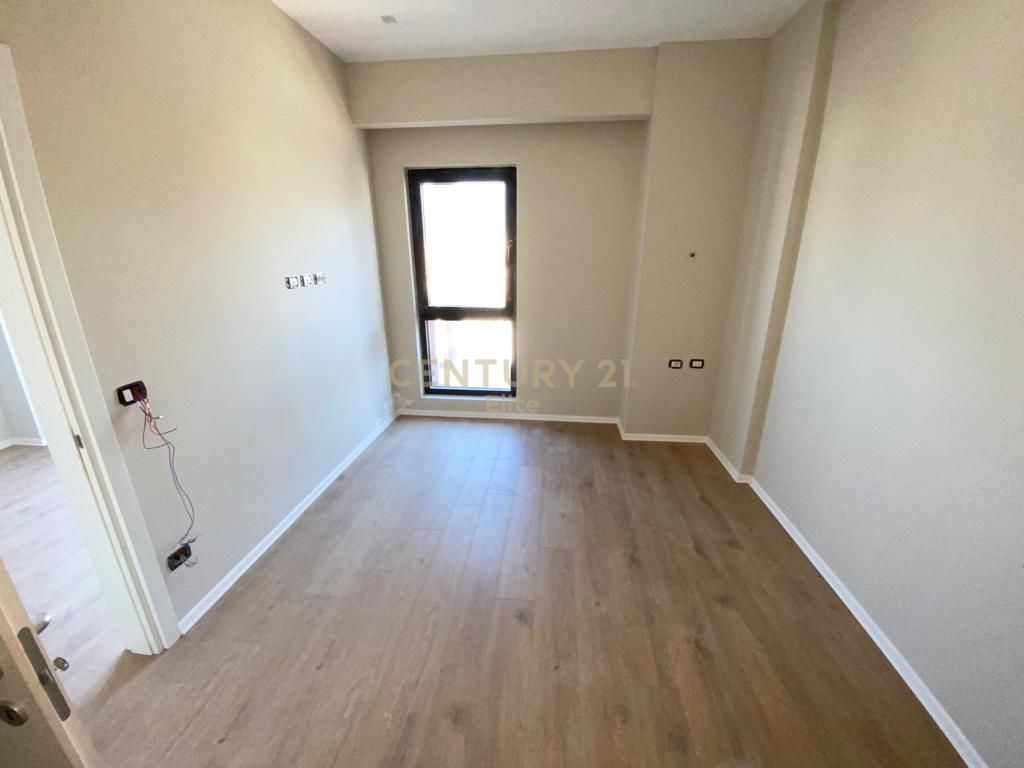 Shesim apartament te Tirana Garden Building. Century 21 Albania