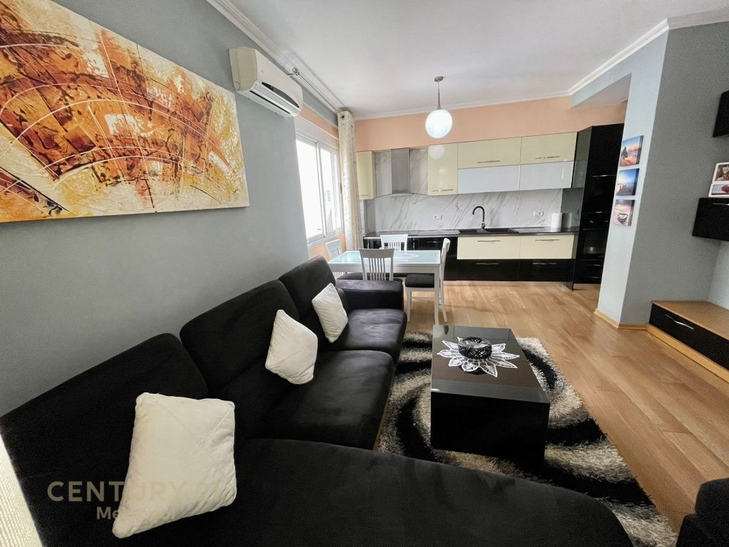 JEPET APARTAMENT 2+1 ME QIRA TEK BAR UNIK, YZBERISH - Century 21 Albania