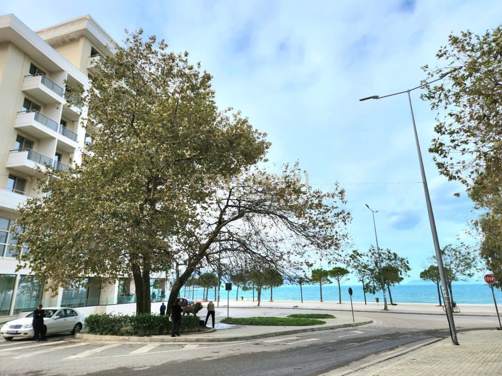 Apartament me Qira në Uji i Ftohtë, pranë Lungomare